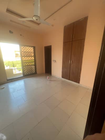 12 marla office space upper portion available for rent