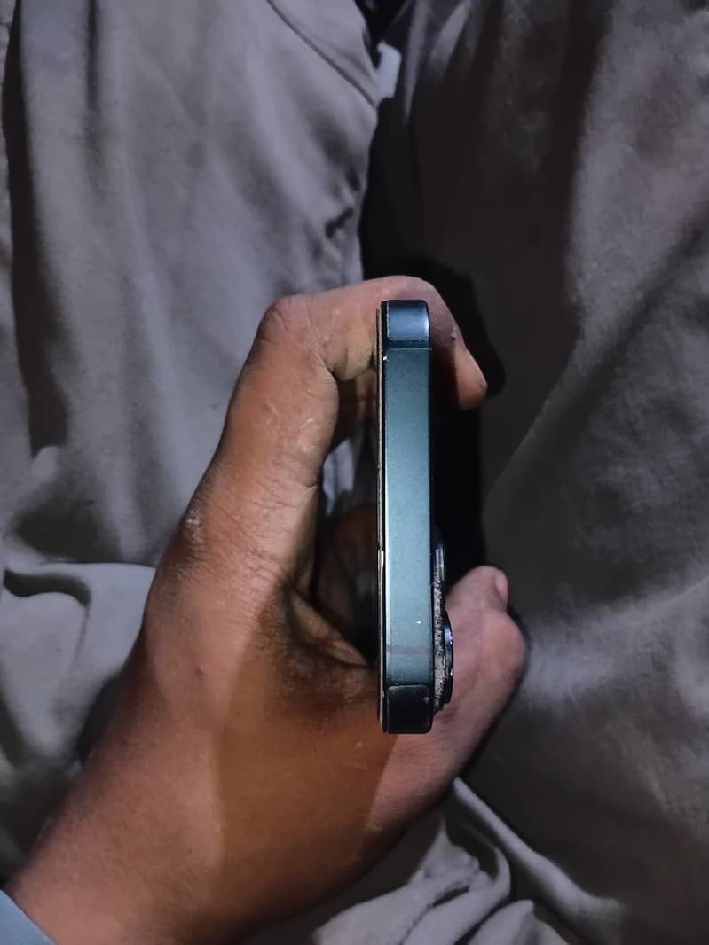Apple iPhone 14 4