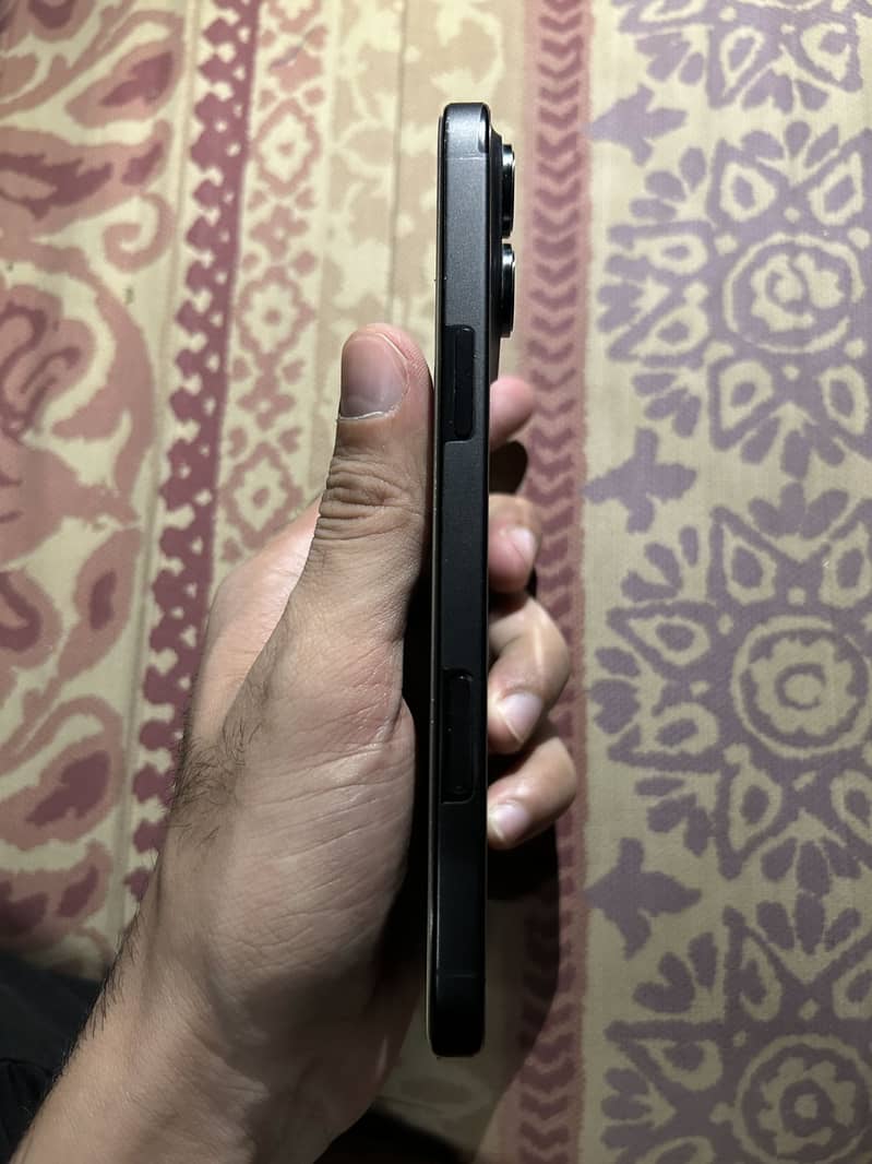 Apple iPhone 16 Pro Max 3