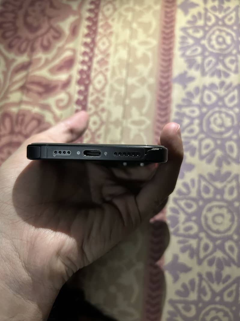 Apple iPhone 16 Pro Max 4