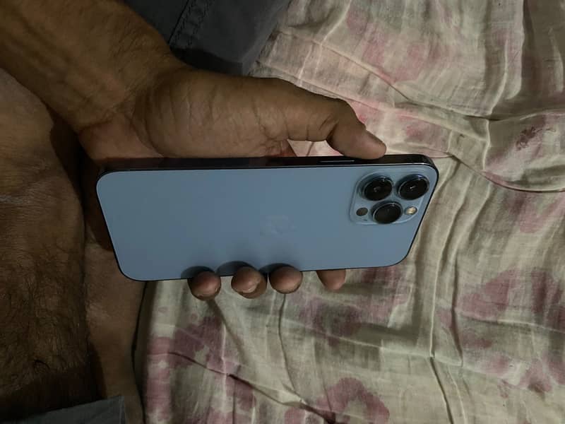 Apple iPhone 13 Pro Max 2