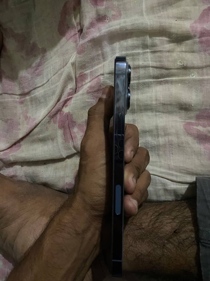 Apple iPhone 13 Pro Max 4