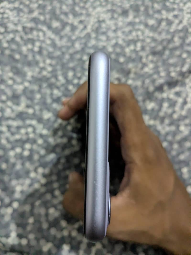 Apple iPhone 11 3