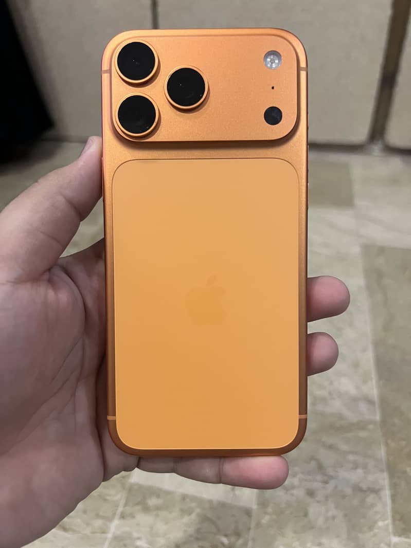Apple iPhone 17 Pro Max 4
