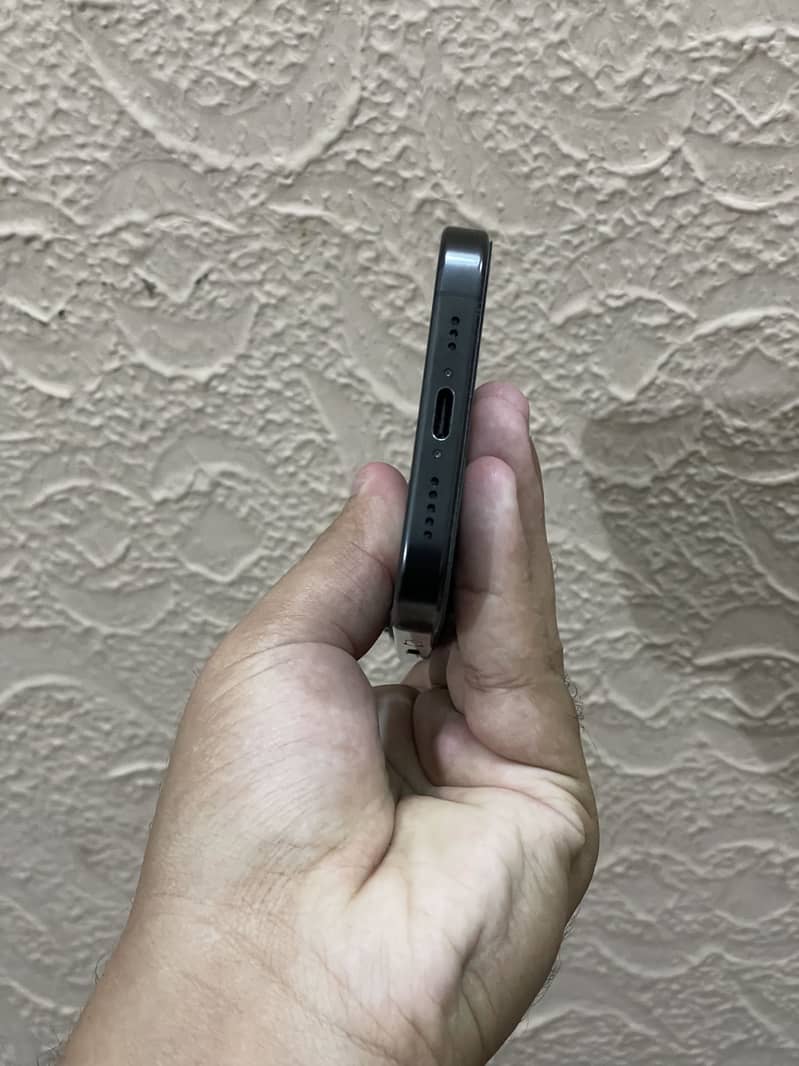 Apple iPhone 16 Pro 4