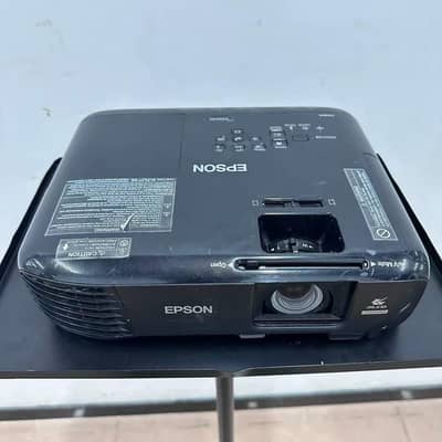 WE HAVE ALL KINDS OF PROJECTORS AVAILBLE IN DUBAI IMPORT 03152965654