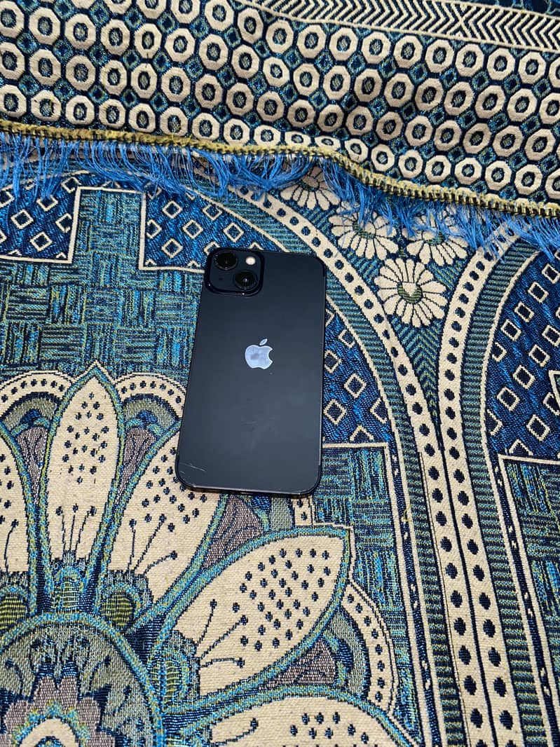 Apple iPhone 13 2