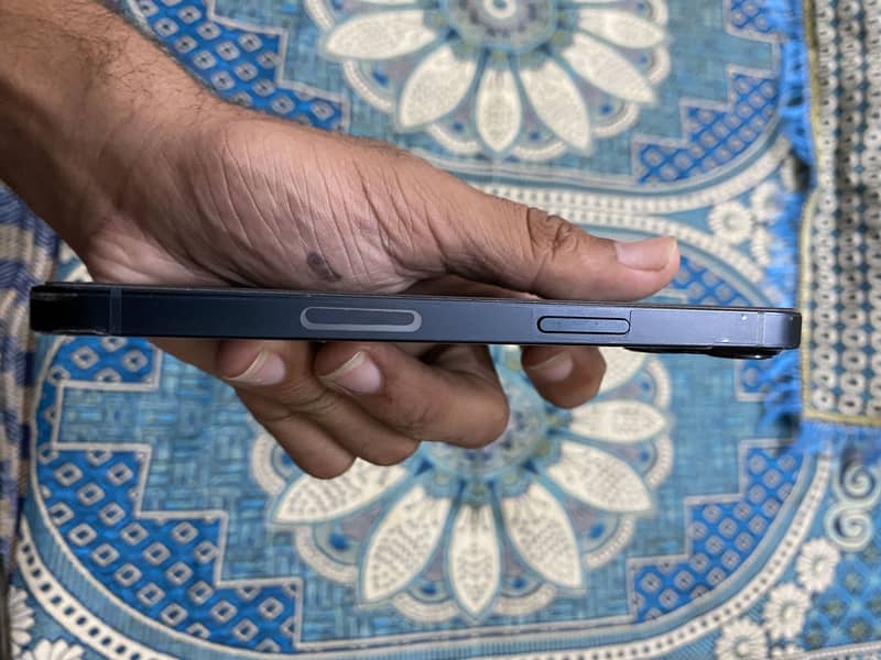 Apple iPhone 13 3