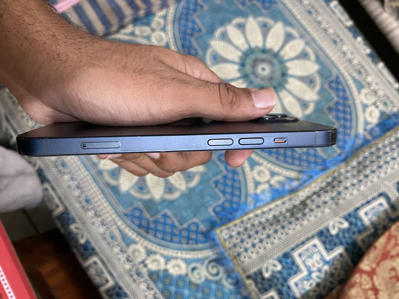 Apple iPhone 13 4