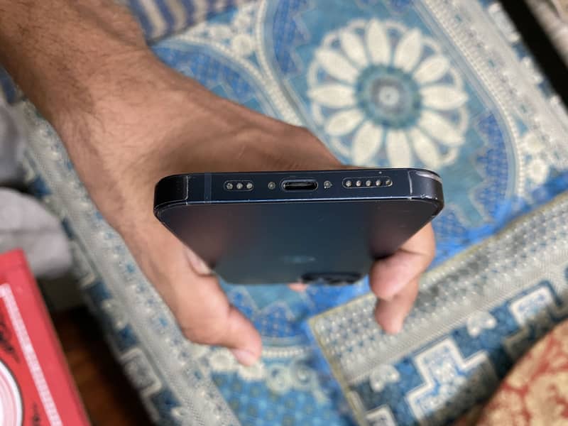 Apple iPhone 13 5