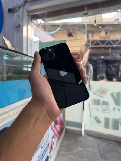 Apple iPhone 13