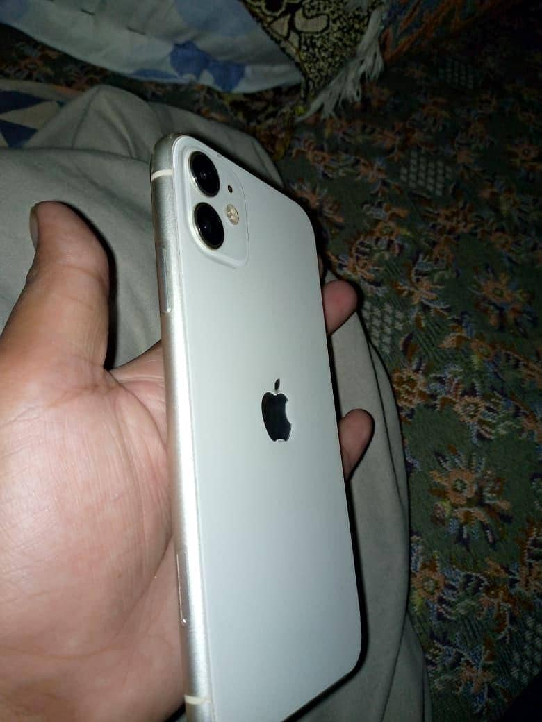 Apple iPhone 11 3