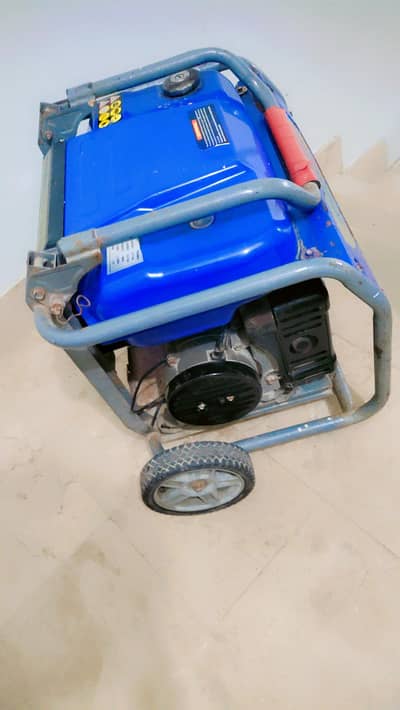 RG5600 3.0 KW Generator for sale - 2.7 KW Rated-220V-Good Condition