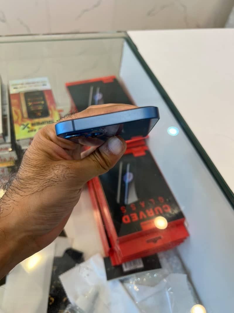 Apple iPhone 13 1