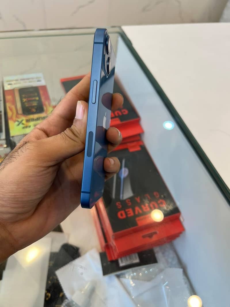 Apple iPhone 13 3