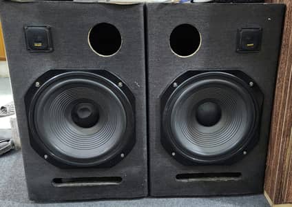 Vintage Denon PMA-7V Amplifier Setup with Powerful Speakers