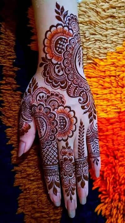 henna artist available