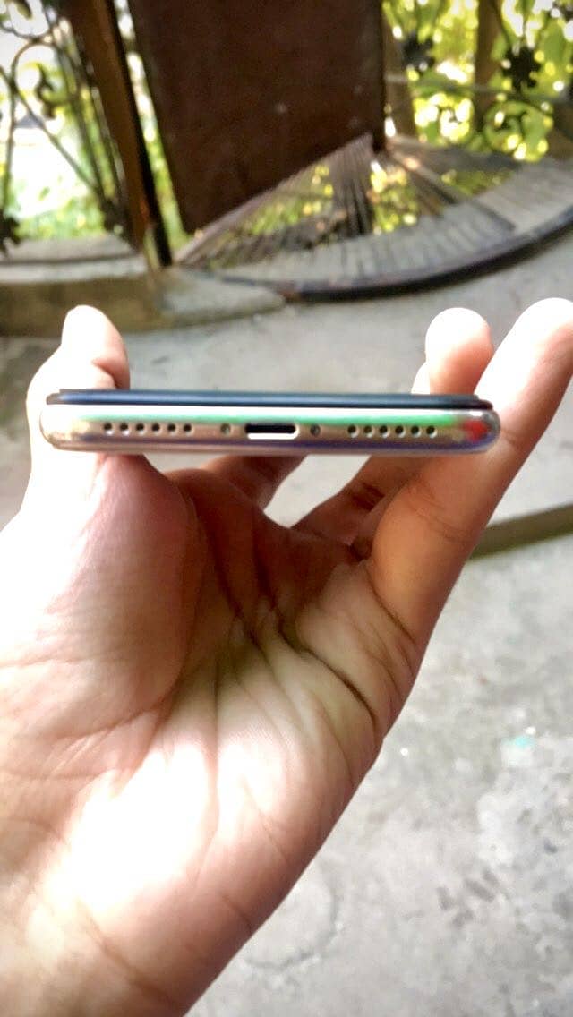 Apple iPhone X 4