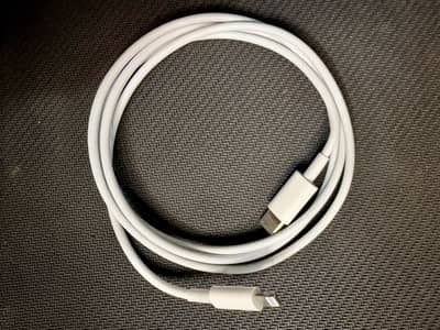 100% Original Apple USB-C to Lightning Cable – Box Pulled