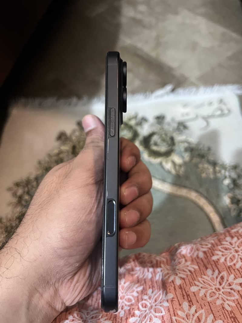 Apple iPhone 16 Pro Max 1