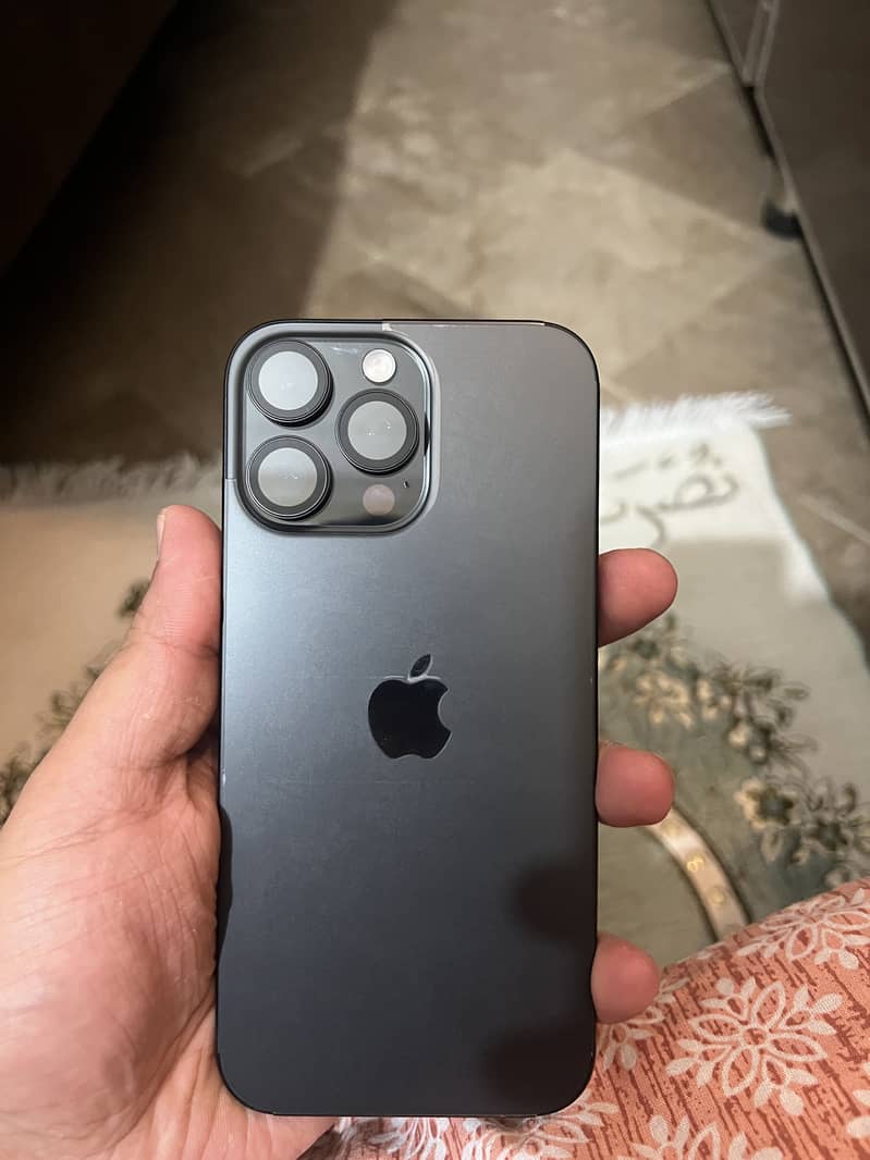 Apple iPhone 16 Pro Max 3