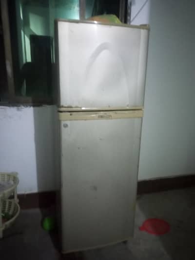 Dawlance medium size good condition