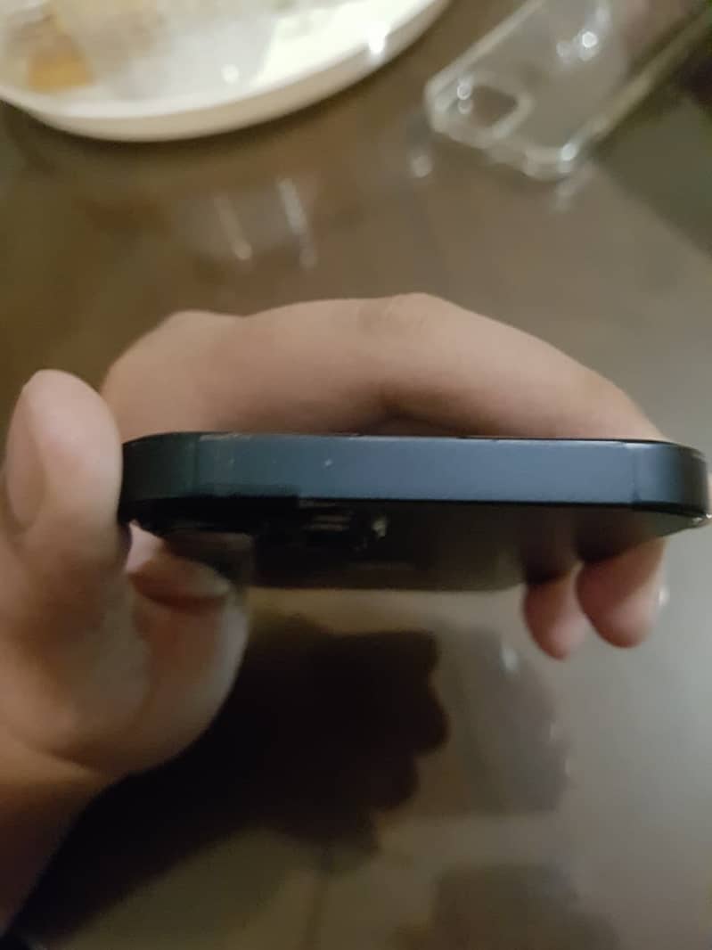 Apple iPhone 13 8