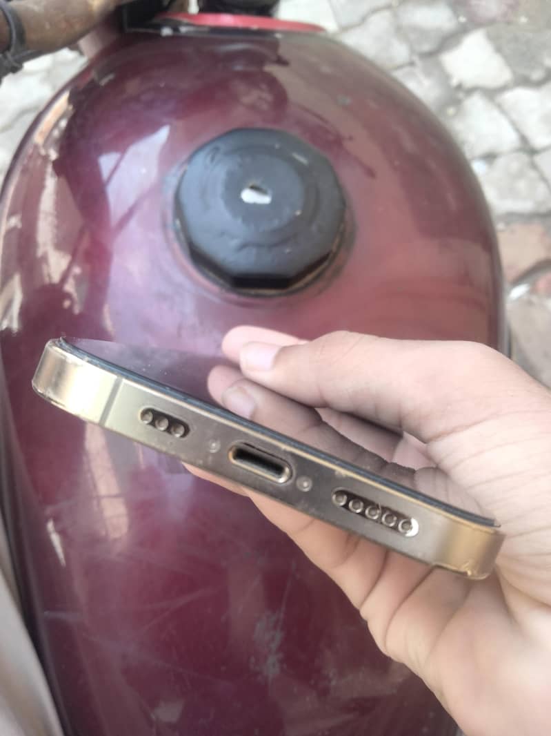 Apple iPhone 12 Pro 2