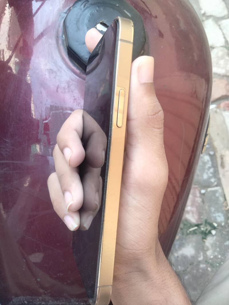 Apple iPhone 12 Pro 7