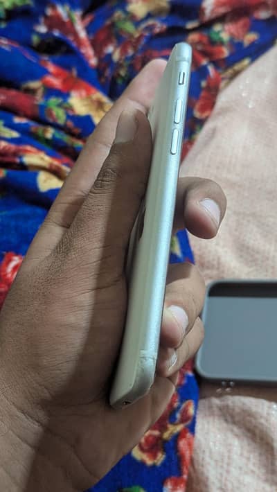 Apple iPhone SE