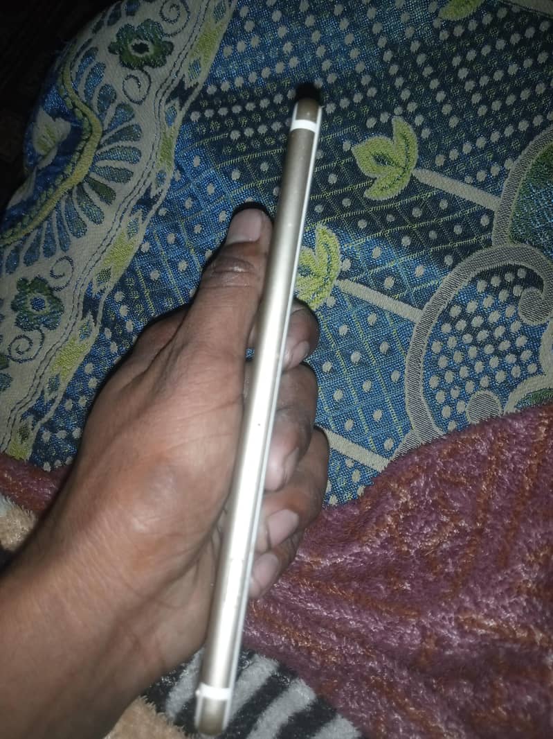 Apple iPhone 6S Plus 2