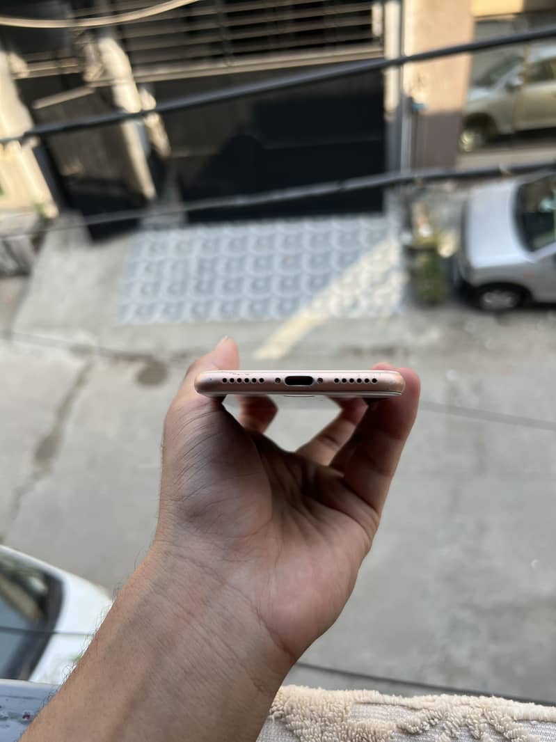 Apple iPhone 8 4