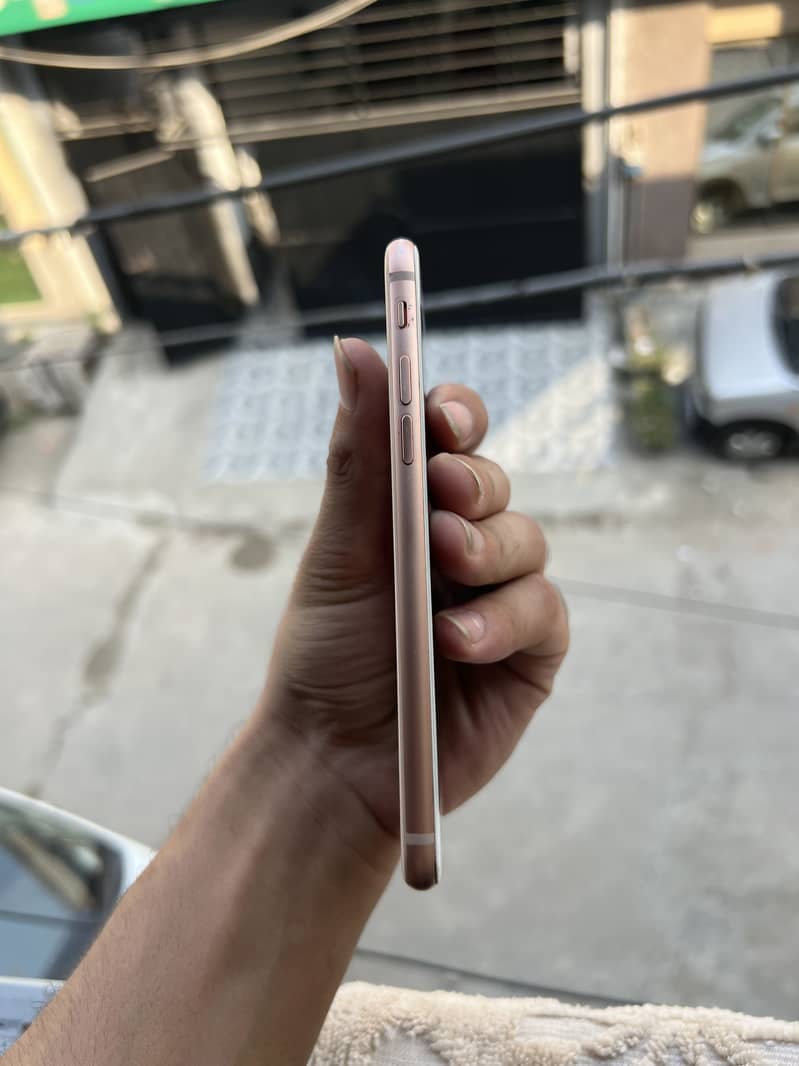 Apple iPhone 8 5