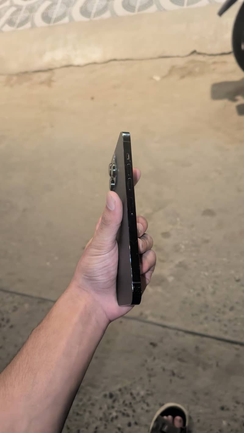 Apple iPhone 13 Pro Max 4