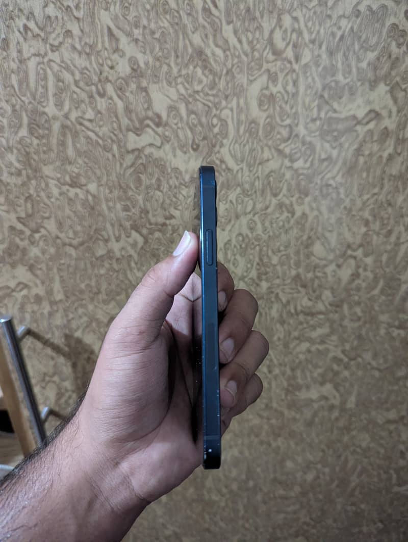 Apple iPhone 12 2