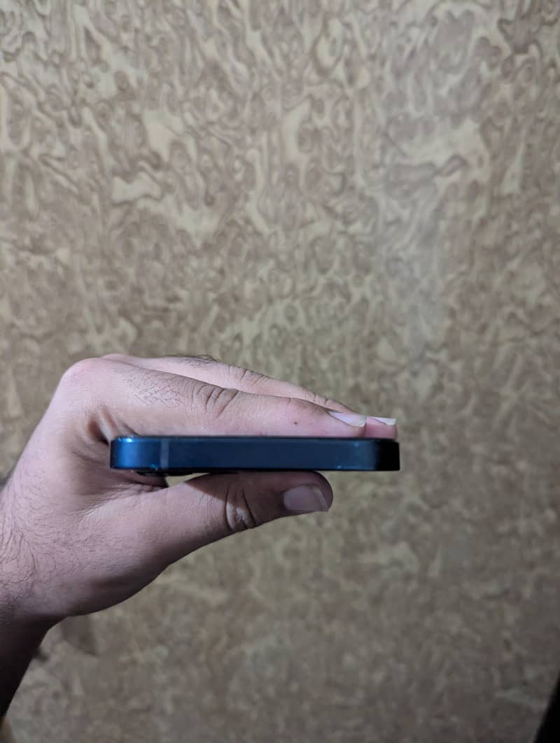 Apple iPhone 12 4