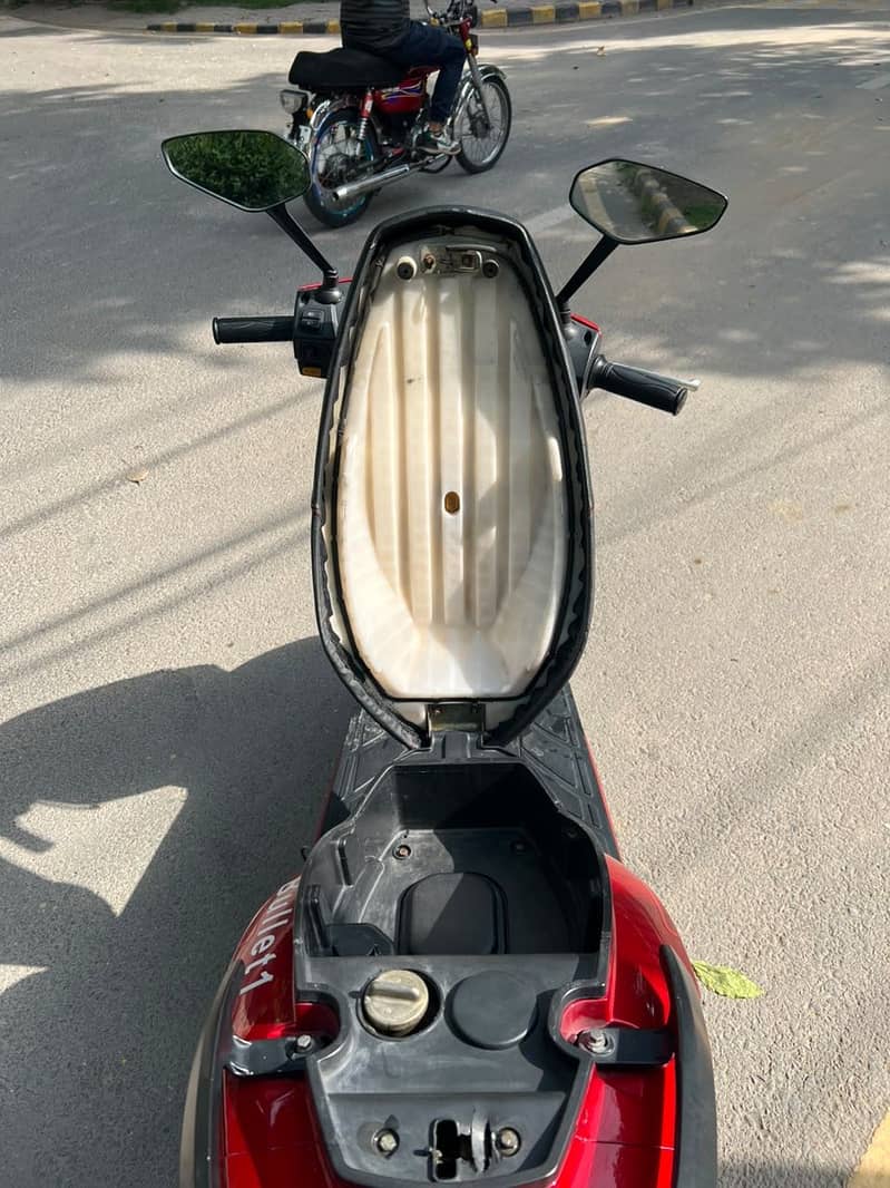 Bullet scooty 100cc 9