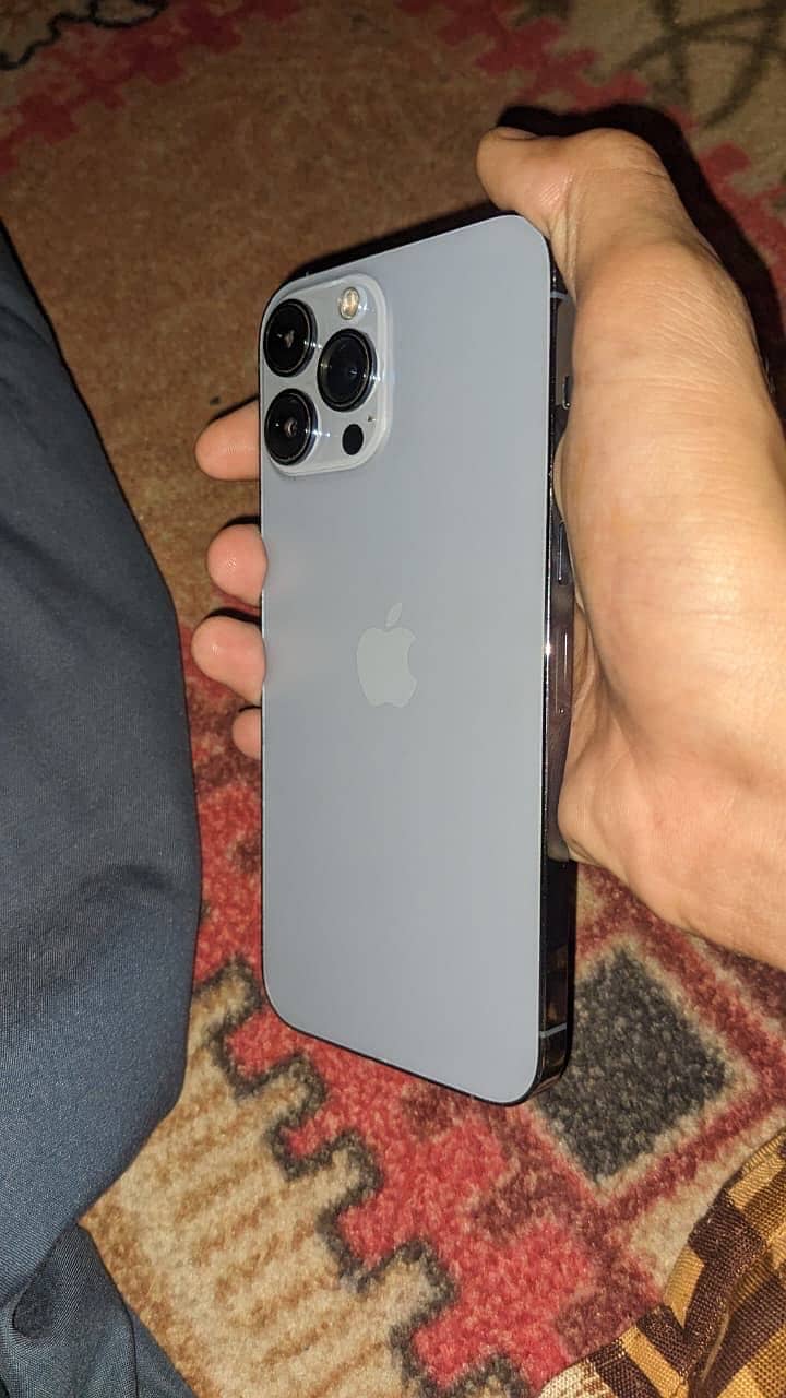 Apple iPhone 13 Pro Max 4