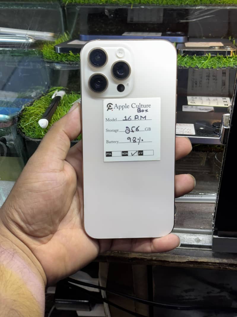 Apple iPhone 16 Pro Max 0