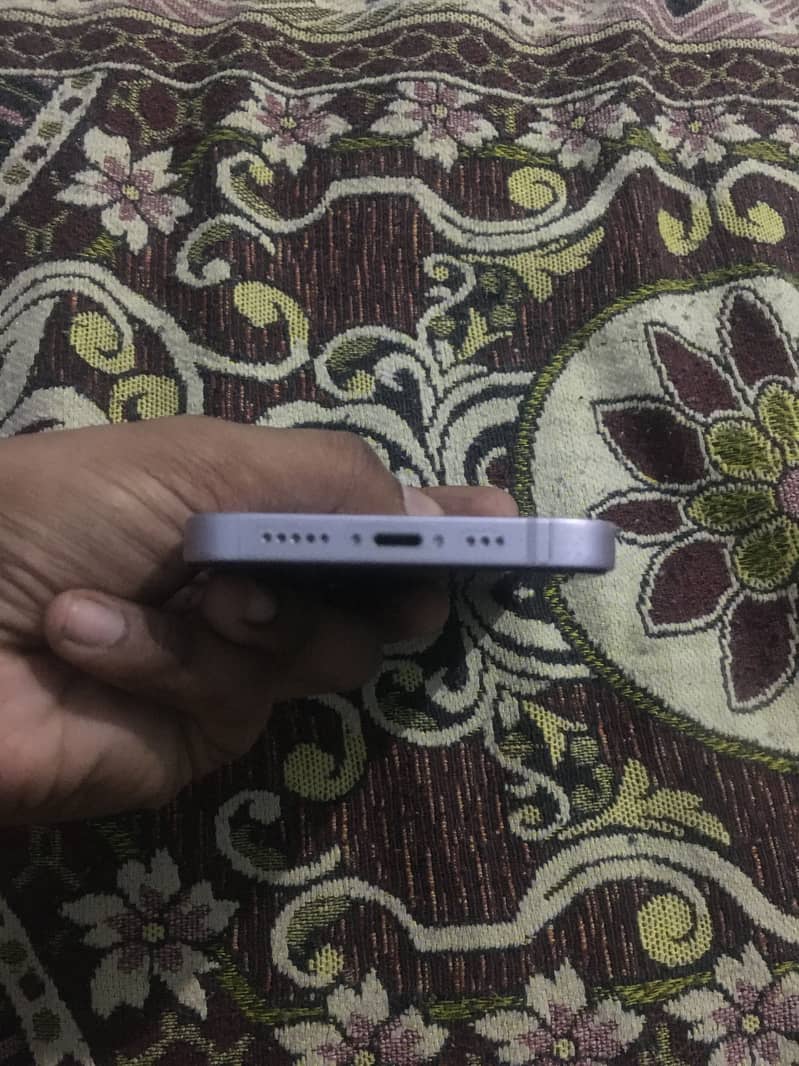Apple iPhone 14 3