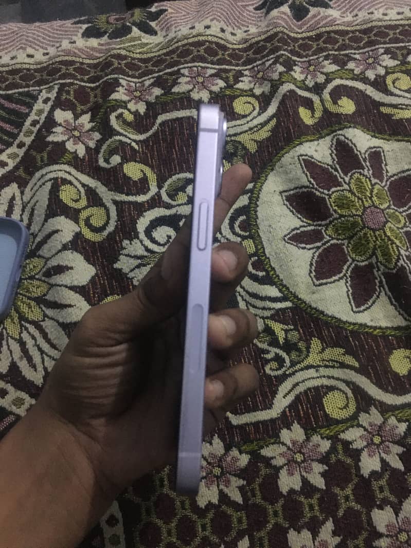 Apple iPhone 14 4