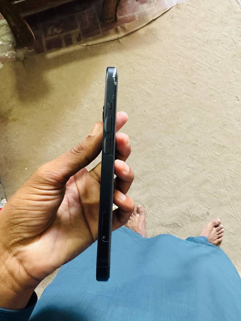 Apple iPhone 15 4