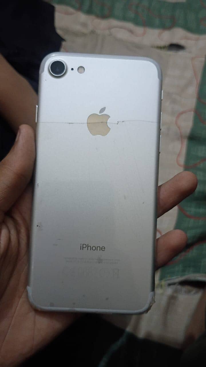 Apple iPhone 7 1