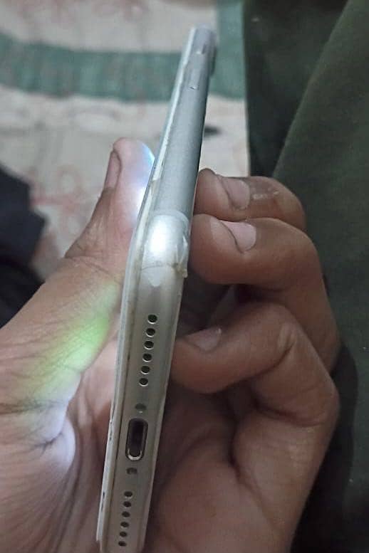 Apple iPhone 7 3