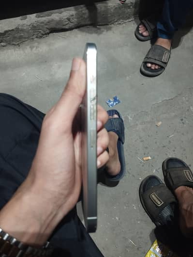 All ok phone ha 6 128gb ha only back creak