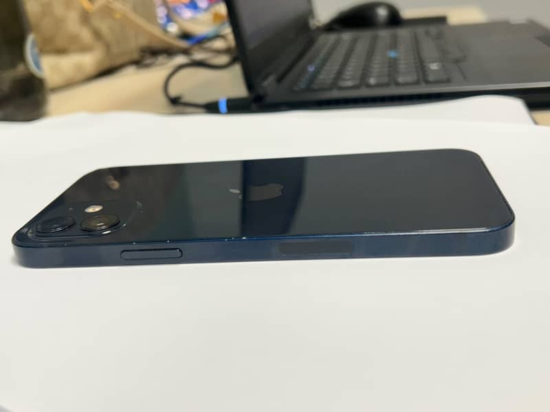 Apple iPhone 12 4