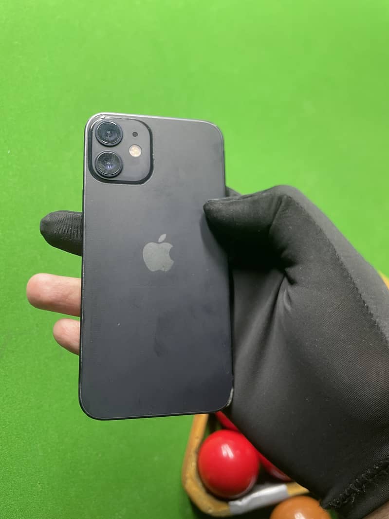 Apple iPhone 12 mini 0