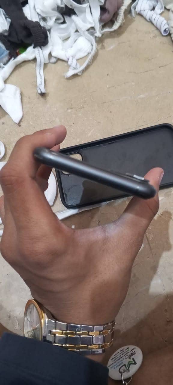 Apple iPhone 11 3