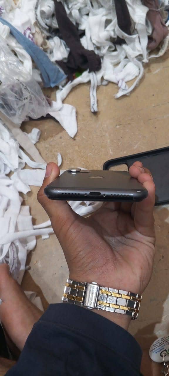Apple iPhone 11 4