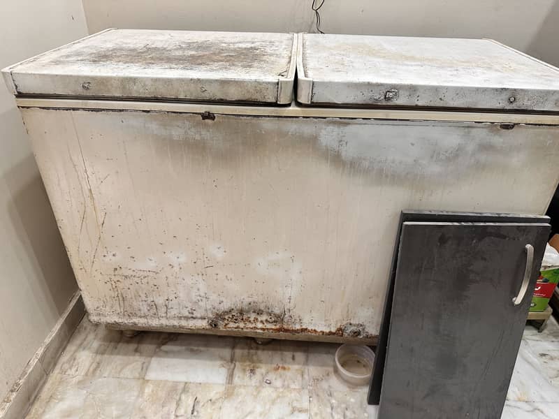 Dawlance deep freezer 0